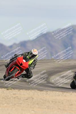 media/Nov-16-2025-Race Pace (Sun) [[8c5fa54630]]/Non Verified Riders (1st 20 Minutes)/6-Turn 12 (2pm)/